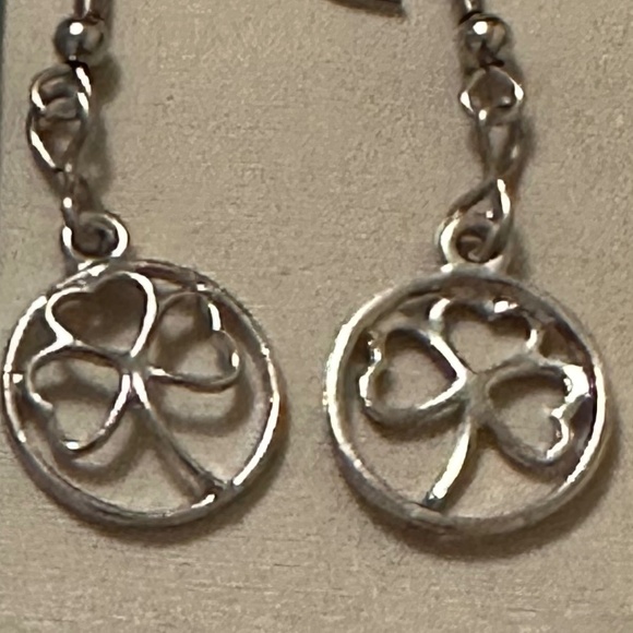2/$15 Handmade – NWOT – stainless steel drop earring circle w/clover inside - Picture 3 of 3